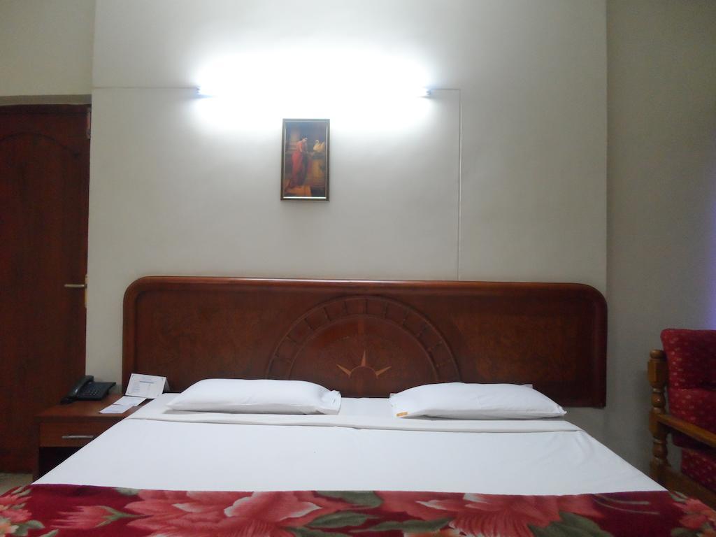 Plr Grand होटल Tirupati
