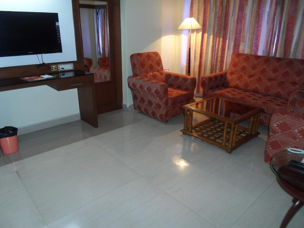 Plr Grand होटल Tirupati